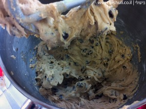 עוגיות שוקולד צ'יפס - הכנת הבצק