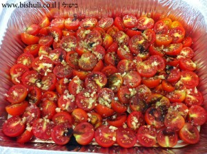 פסטה עם עגבניות שרי בתנור - סידור העגבניות בתבנית