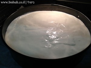 עוגת גבינה ושמנת חמוצה - לאחר הוספת הציפוי