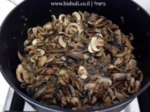 מרק פטריות וגריסים - לאחר בישול הפטריות