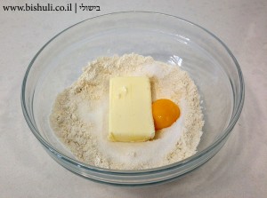 עוגת גבינה טופי פקאן - הכנת התחתית 1
