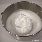 עוגת גבינה אפויה - הקצפת החלבונים